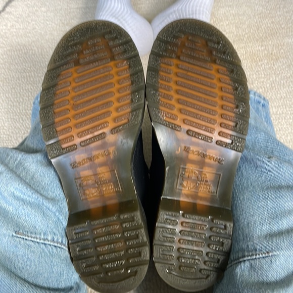 Like New Doc Marten Women’s Leather Chelsea Boot Size 6 - Picture 4 of 7